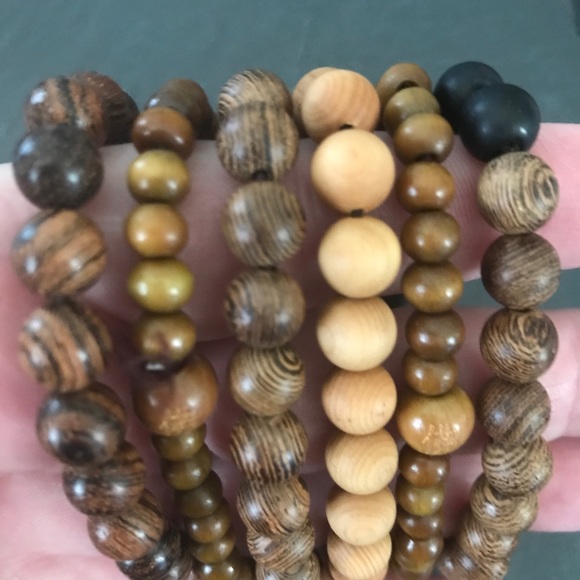 Large bead wood mala bracelet - Picture 8 of 8